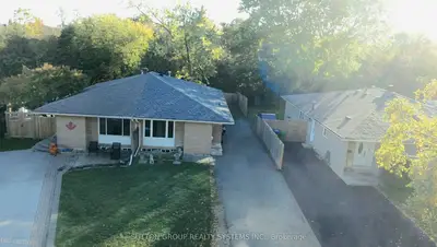 1916 Reiss Court, Mississauga, On L5j 3s3