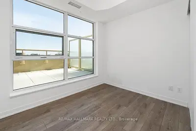 1787 St Clair Avenue W 426, Toronto, On M6n 1j6