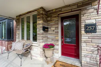 257 Perth Avenue, Toronto, On M6p 3x9