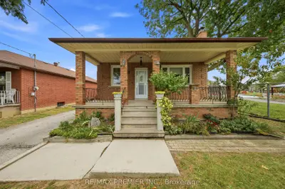 1 Mayo Drive, Toronto, On M6l 2x1
