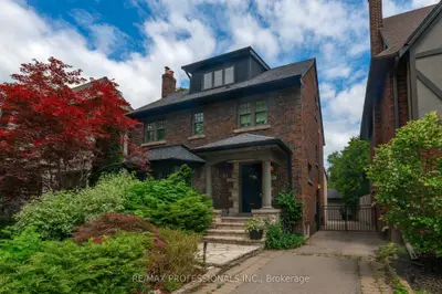 61 Grenview Boulevard N, Toronto, On M8x 2k3