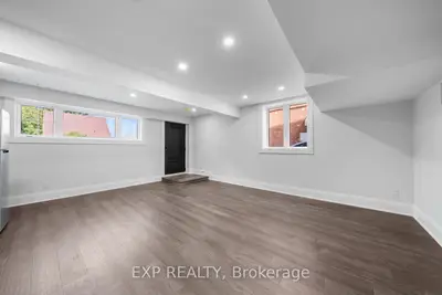 5 Brendwin Road Lower, Toronto, On M6n 4v6