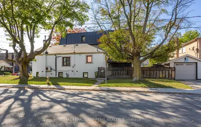 54 East Drive, Toronto, On M6n 2n9
