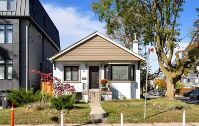54 East Drive, Toronto, On M6n 2n9