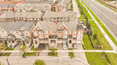 32 Rockman Crescent, Brampton, On L7a 4b4