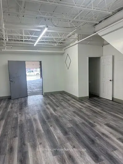 86 Guided Court 107, Toronto, On M9v 4k6