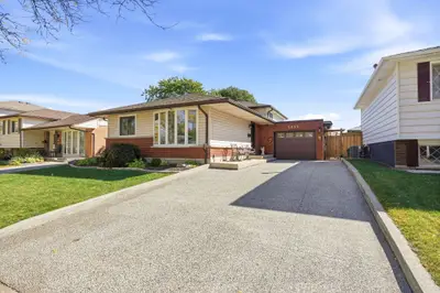 2432 Cyprus Avenue, Burlington, On L7p 1g6