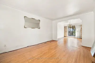 431 Ridelle Avenue, Toronto, On M6b 1k3