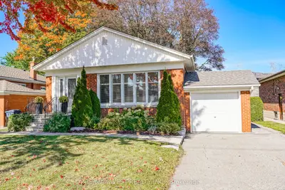 18 Nashland Avenue, Toronto, On M9b 2v4