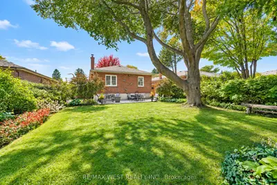 18 Nashland Avenue, Toronto, On M9b 2v4