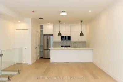 247 Pacific Avenue 2, Toronto, On M6p 2p7