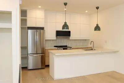 247 Pacific Avenue 2, Toronto, On M6p 2p7