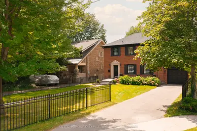 10 Queens Avenue, Toronto, On M8v 2n1