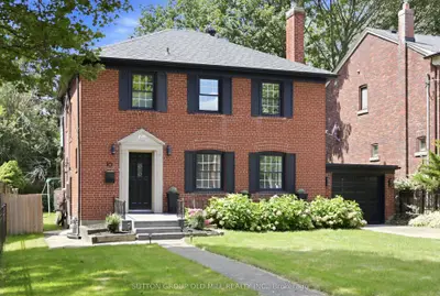 10 Queens Avenue, Toronto, On M8v 2n1