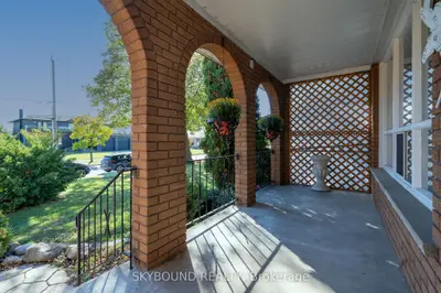 64a Saint Georges Boulevard, Toronto, On M9r 1x4