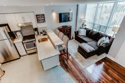 300 Manitoba Street 426, Toronto, On M8y 4g6