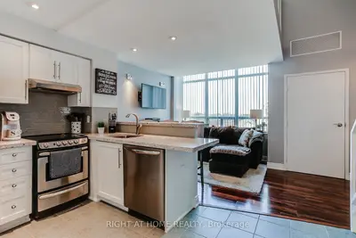 300 Manitoba Street 426, Toronto, On M8y 4g6