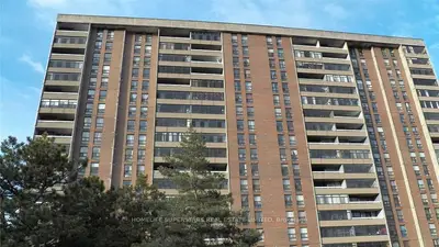 15 Kensington Road 1410, Brampton, On L6t 3w2