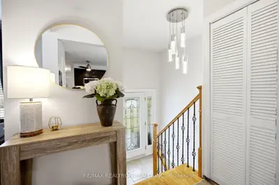 118 Surbray Grove, Mississauga, On L5b 2e1