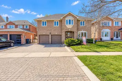 102 Sunforest Drive, Brampton, On L6z 4b2