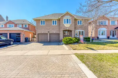102 Sunforest Drive, Brampton, On L6z 4b2