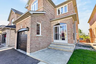 38 Pacific Wind Crescent, Brampton, On L6r 2b1