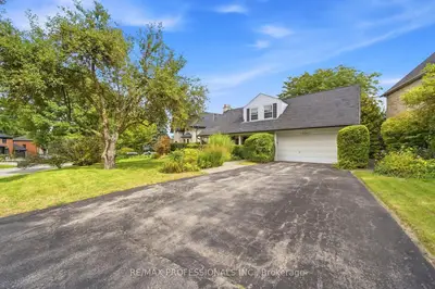 15 Hartfield Court, Toronto, On M9a 3e4