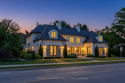 393 Maple Grove Drive, Oakville, On L6j 4v8