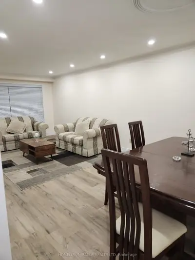 8 Tina Court, Toronto, On M3l 2h4