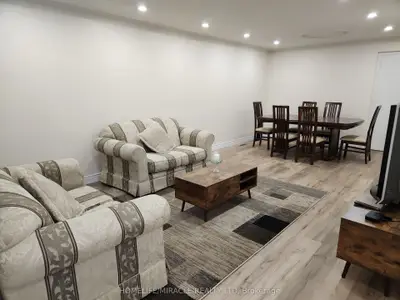 8 Tina Court, Toronto, On M3l 2h4