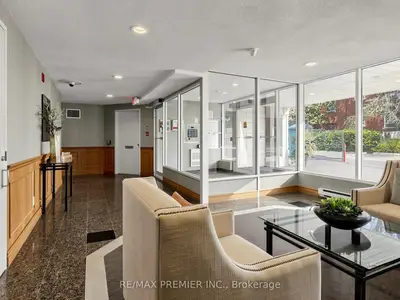 30 Anglesey Boulevard #301, Toronto, On M9a 3b5