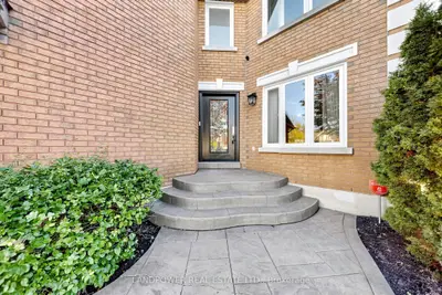 2582 Burnford Trail, Mississauga, On L5m 5e2