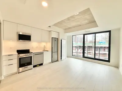 1 Vine Avenue 405, Toronto, On M6p 0c8