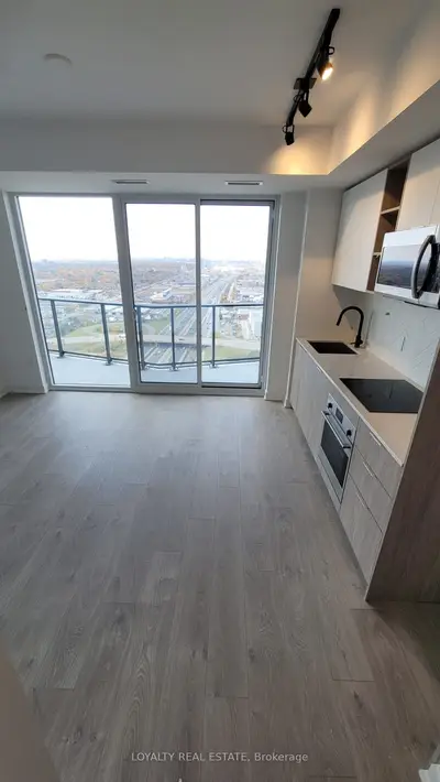 36 Zorra Street 3210, Toronto, On M8z 4z7