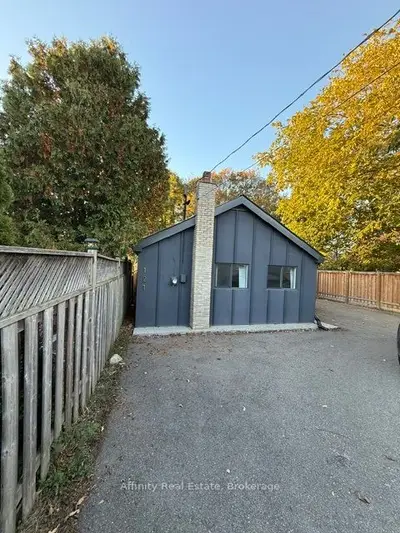 121 Paisley Boulevard E, Mississauga, On L5a 1p6