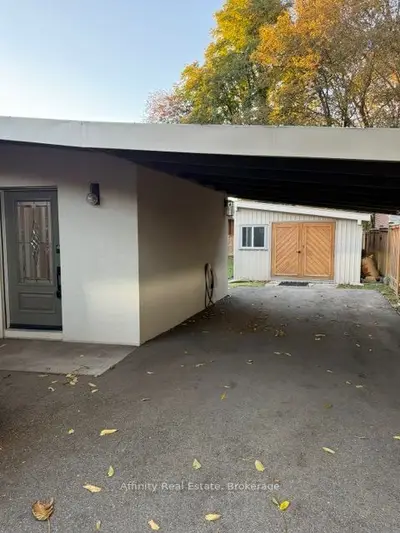 121 Paisley Boulevard E, Mississauga, On L5a 1p6