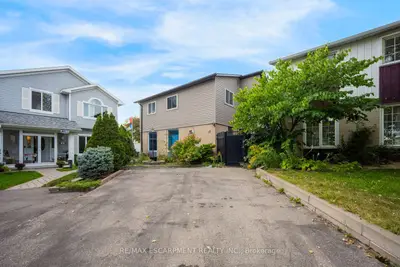13 Holmstead Court, Brampton, On L6s 1r9