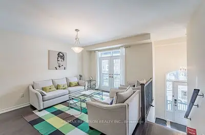30 Vaudeville Drive, Toronto, On M8w 0b4