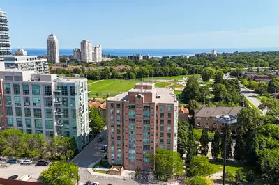 190 Manitoba Street 706, Toronto, On M8y 3y8