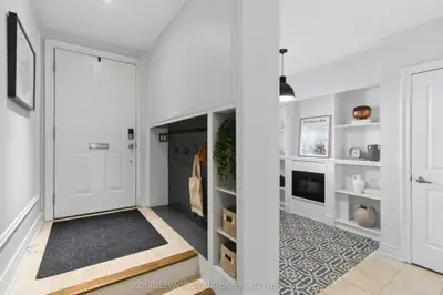 31 Furrow Lane, Toronto, On M8z 0a2