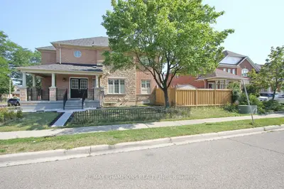 28 Egypt Drive, Brampton, On L6r 2w3