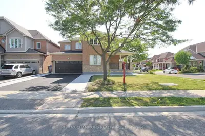 28 Egypt Drive, Brampton, On L6r 2w3
