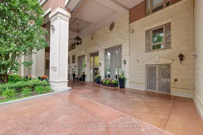 111 Forsythe Street 305, Oakville, On L6k 3j9