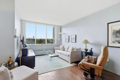 35 Ormskirk Avenue 419, Toronto, On M6s 1a8