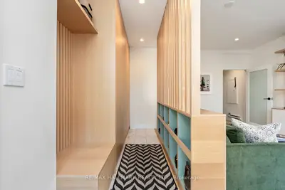 39 Dekoven Mews 4, Toronto, On M6p 4h5