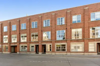 39 Dekoven Mews 4, Toronto, On M6p 4h5