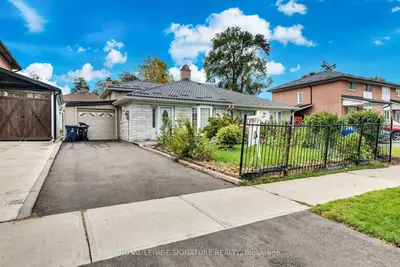 42 Lightwood Drive, Toronto, On M9v 2z2