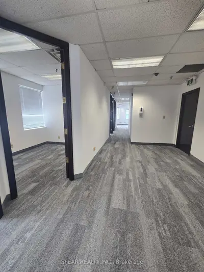 5025 Orbitor Drive 1/300, Mississauga, On L4w 4y5