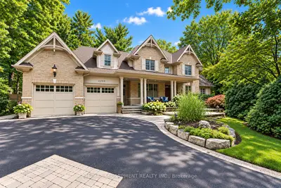 2209 Pineneedle Row, Mississauga, On L5c 1v4