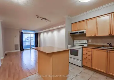 3888 Duke Of York Boulevard 2326, Mississauga, On L5b 4p5